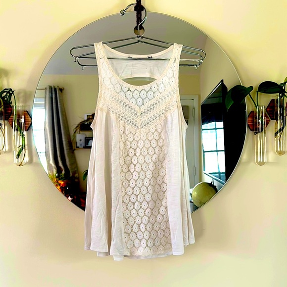 American Eagle Outfitters Tops - Boho AE Flattering Flowing Top
